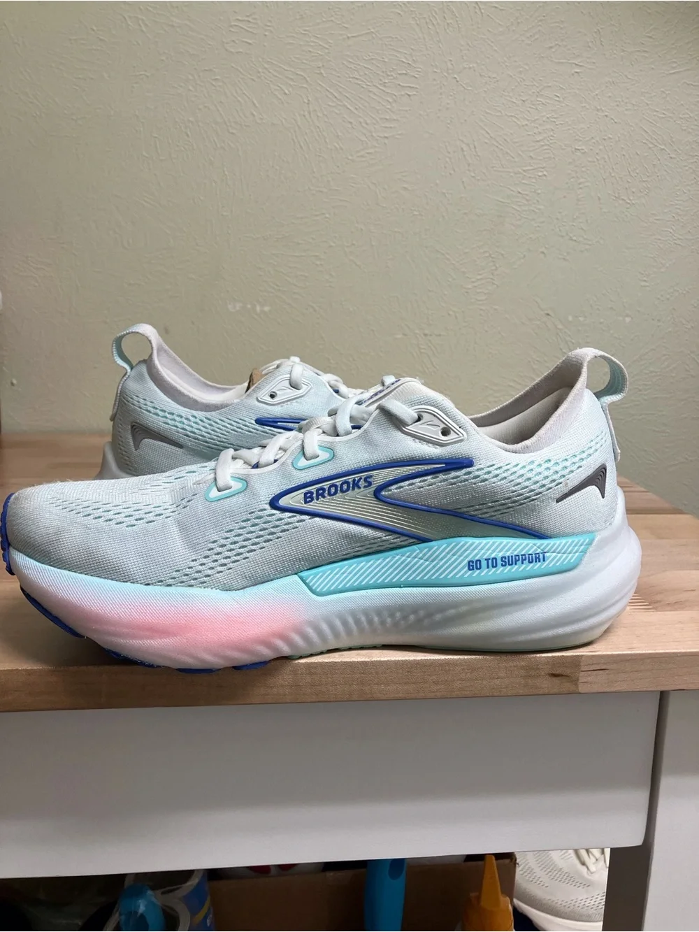 Brooks mint green